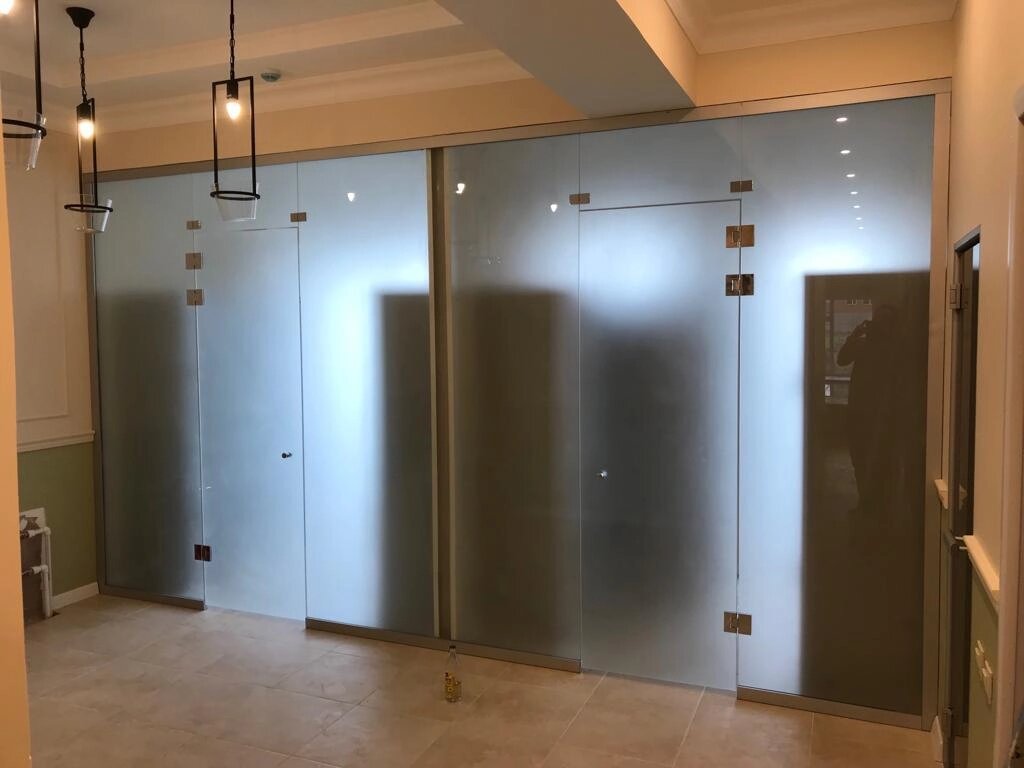 Цельностеклянные перегородки от компании GlassLife Company - фото 1