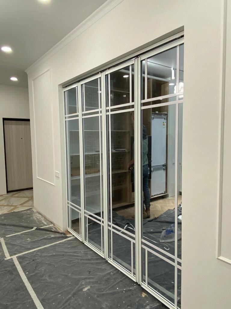 Раздвижные стеклянные межкомнатные двери от компании GlassLife Company - фото 1