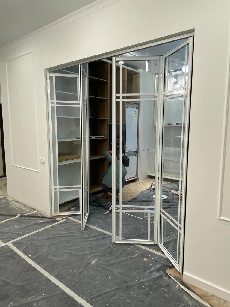Складная перегородка для зонирования пространства от компании GlassLife Company - фото 1