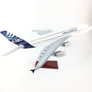 Модель самолета Airbus A380 в фирменной раскраске авиастроительной компании Airbus, масштаб 1/160