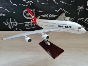 Модель самолета Airbus A380 в ливрее Qantas Airways, масштаб 1/200