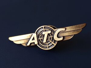 Значок ATC с крыльями, золотистый цвет