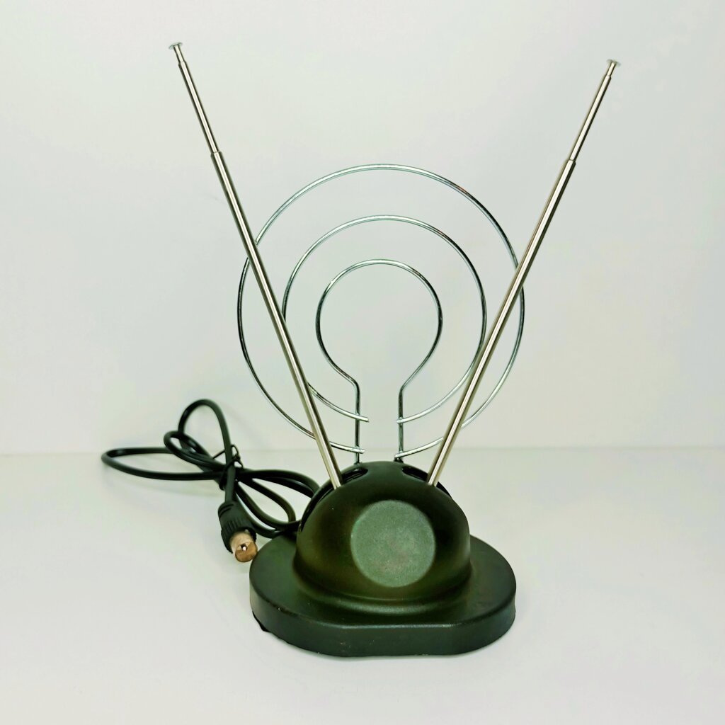 Антенна комнатная на подставке, пассивная, 8 дБи, DVB-T, DVB-T2, цифровая - преимущества