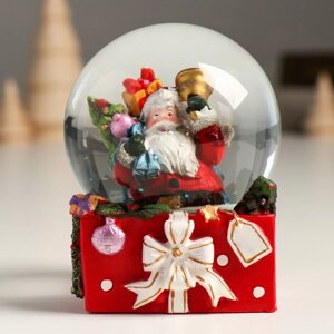 Сувенир полистоун водяной шар 'Дед Мороз с мешком подарков и колокольчиком' 7х7х8 см (комплект из 6 шт.)