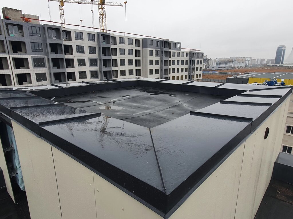 Монтаж парапетов для защиты открытых участков крыши от компании ТОО RoofArt - фото 1