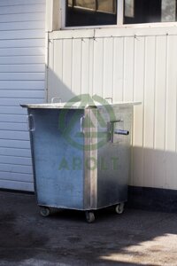 Оцинкованный нержавеющий мусорный контейнер для ТБО объемом 750 литров; На поворотных колесах., с крышкой