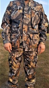 Демисезонный камуфляжный костюм для охоты и рыбалки.