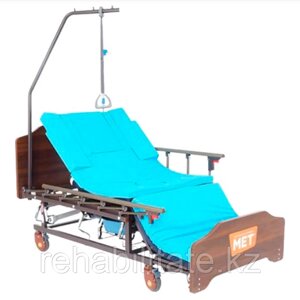 Медицинская кровать для ухода за лежачими больными с переворотом, туалетом и матрасом МЕТ REMEKS.