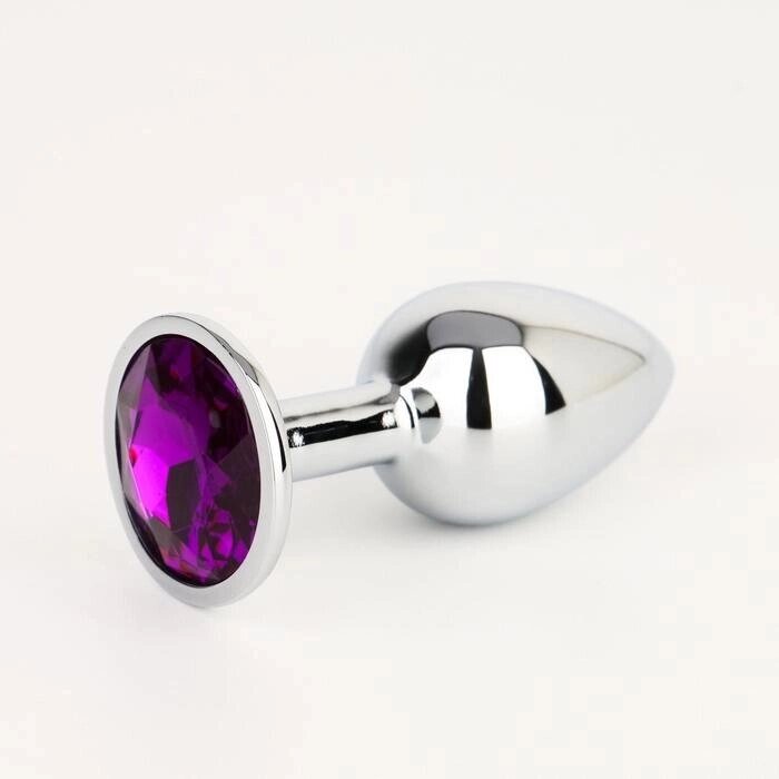Анальная пробка серебряная, с тёмно-фиолетовым кристаллом (28 мм.) от компании Секс шоп "More Amore" - фото 1