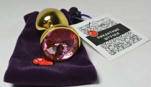 Маленькая золотистая анальная пробка с круглым кончиком и кристаллом - 7 см в Алматы от компании Секс шоп "More Amore"