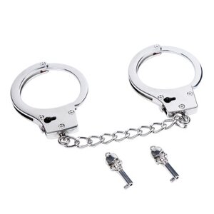 Прочные наручники из стали