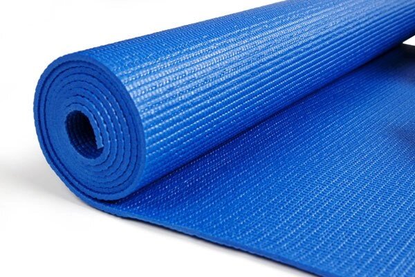 Коврик для занятий йогой и фитнесом в чехле YOGA MAT [6 мм; 1 кг] (Фиолетовый) от компании Интернет-магазин Starshop. kz - фото 1