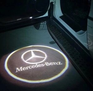Проектор логотипа автомобиля на асфальт для дверей Welcome lamp {беспроводной комплект из 2шт. Mercedes)