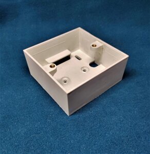 Коробка квадратная для накладного монтажа терморегуляторов и выключателей 85*85*37