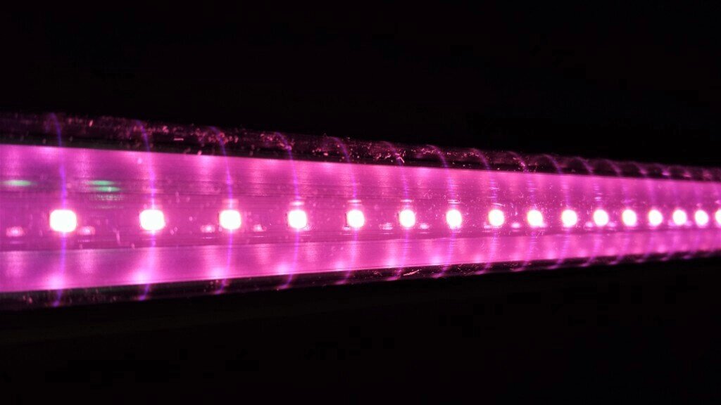 Линейная фитолампа полного спектра 90 см для стеллажей и рассады от компании Alexel - фото 1