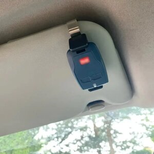 Держатель пульта для ворот шлагбаумов на козырек авто