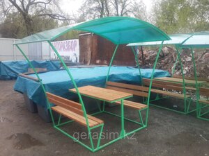 Теневой навес с двумя скамейками и столом