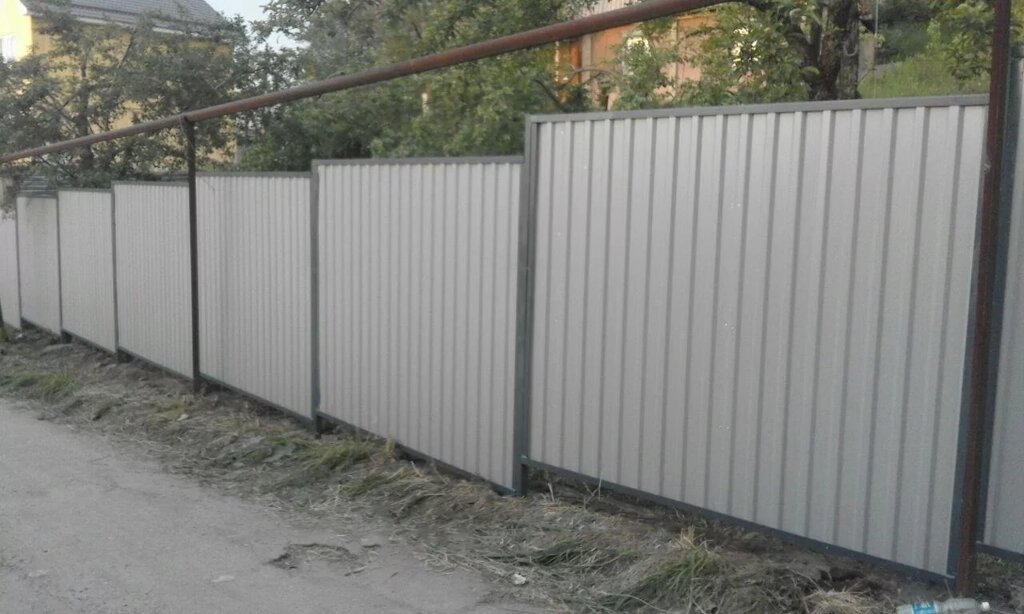 Секционные заборы из профнастила от компании ИП Герасимов - фото 1