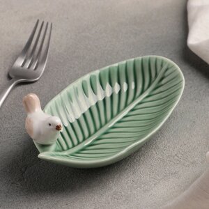 Блюдо керамическое сервировочное 'Птичка на листочке'15,5x8,5 см, цвет зелёный