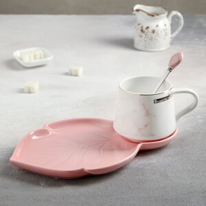 Чайная пара керамическая 'Листочек'3 предмета чашка 320 мл, блюдце 25,5x16 см, ложка, цвет розовый