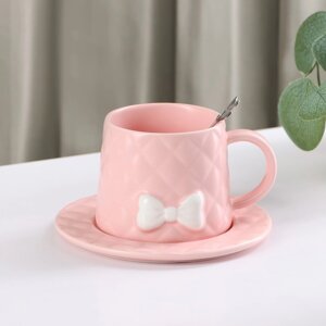 Чайная пара керамическая с ложкой 'Бантик'2 предмета кружка 350 мл, блюдце d15 см, цвет розовый