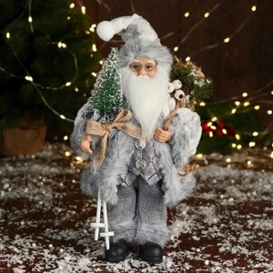 Дед Мороз 'Клетчатом жилете и с ёлкой' 30 см, серый