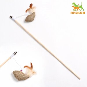 Дразнилка-удочка из эко-материалов 'Птичка с кошачьей мятой и перьями'деревянная палочка