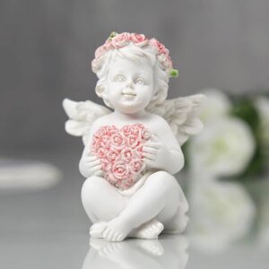 Фигурка полистоун 'Ангел с сердечком из розовых роз' 7,5х6х6 см