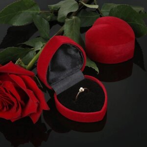 Футляр бархатный под кольцо 'Сердце' 6x6,5x4, цвет бордовый, вставка черная