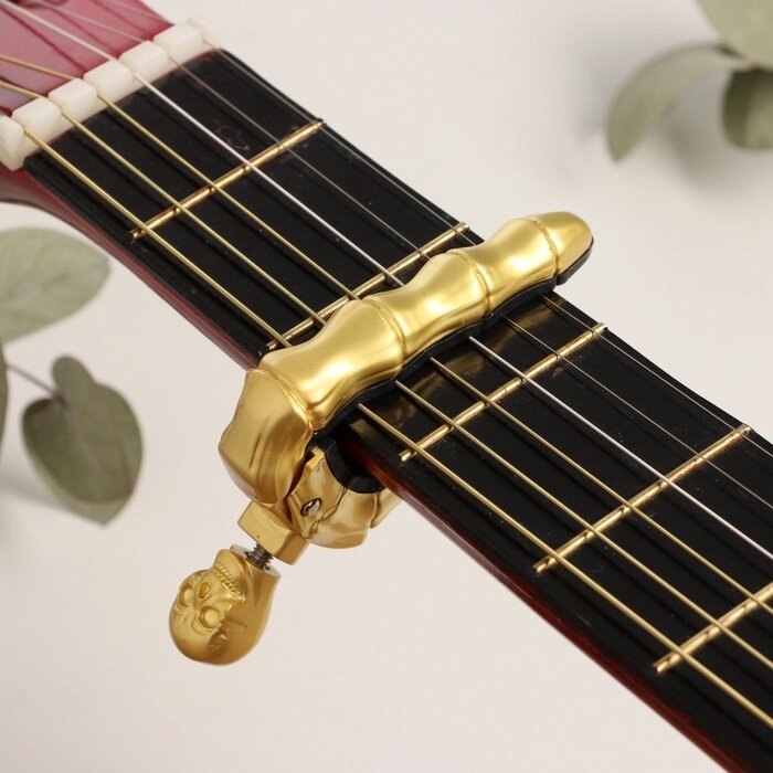 Каподастр для гитары Music Life Череп, золотой от компании Интернет-магазин "Flap" - фото 1