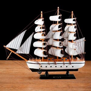 Корабль сувенирный средний 'Пиллад'борта белые, паруса белые, 45х9х41 см