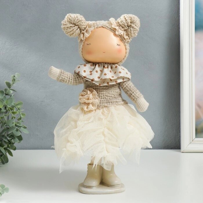 Кукла интерьерная 'Малышка в бежевом наряде, юбка из сетки' 33х15х18,5 см от компании Интернет-магазин "Flap" - фото 1