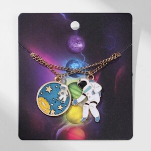 Кулоны 'Неразлучники' космонавт и космос, цветные в золоте, 45 см
