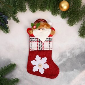 Носок для подарков 'Дед Мороз и снежинка с пуговкой' 12х24 см, красный