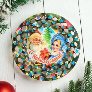 Тарелка сувенирная деревянная 'Новогодний. Дед Мороз и Снегурочка', цветной