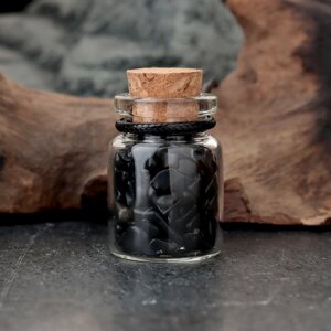 Сувенир-бутылка с натуральными камнями 'Обсидиан', 3 х 2 см