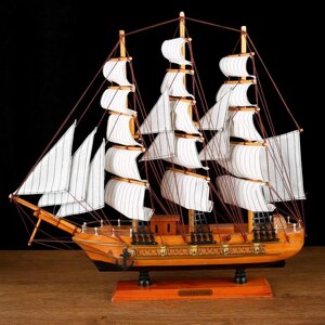 Корабль сувенирный средний 'Астрильд', борта светлое дерево, паруса бежевые, 48,5х44х8 см