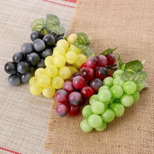 Муляж 'Виноград матовый' 24 ягоды 12 см, микс