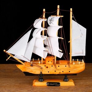 Корабль сувенирный малый 'Аляска', борта светлое дерево, паруса белые пиратские, 4,5x23x24 см