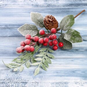 Декор 'Зимние грезы' ветка листья ягоды шишка, 27 см