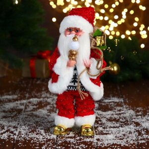 Дед Мороз 'В свитере и блестящей шубке с белым мехом' двигается, лампа светится, 15х30 см