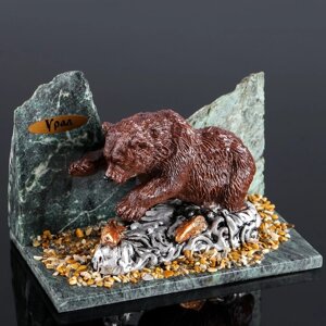 Сувенир 'Медведь на рыбалке', 10х15х10 см, змеевик, гипс, минералы