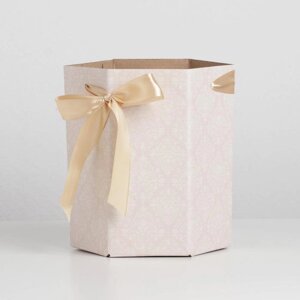 Коробка подарочная складная шестигранник 'Классический узор', 17 х 14,8 х 19,5 см