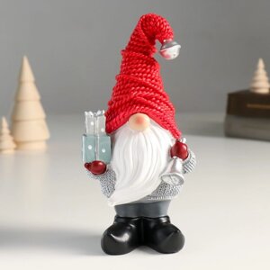 Сувенир полистоун 'Дед Мороз в красном колпаке, с подарками и колокольчиком' 7х9х18 см