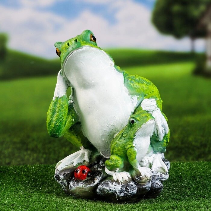 Садовая фигура 'Лягушка с лягушонком' 30х22см от компании Интернет-магазин "Flap" - фото 1