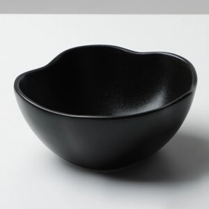 Салатник керамический неровный край 'Чёрная'600 мл, 17 см, цвет чёрный