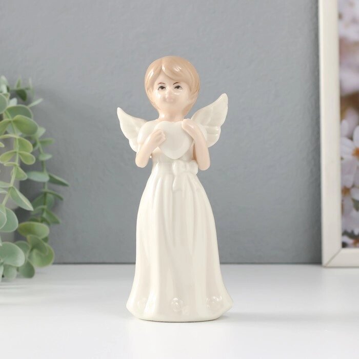 Сувенир керамика 'Девочка-ангел в белом платье с сердцем в руках' 6,6х5х15,7 см от компании Интернет-магазин "Flap" - фото 1
