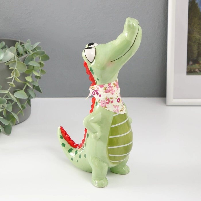 Сувенир керамика 'Крокодил с косынкой' зелёный 14,2х9,5х24,5 см от компании Интернет-магазин "Flap" - фото 1