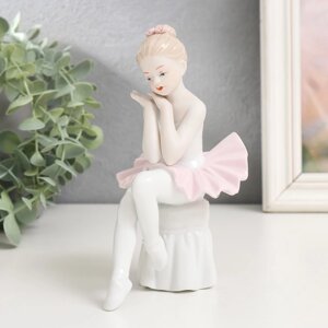 Сувенир керамика 'Малышка-балерина в пачке с розовой юбкой на пуфе' 15х10,5х7,5 см