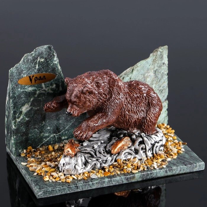 Сувенир 'Медведь на рыбалке', 10х15х10 см, змеевик, гипс, минералы от компании Интернет-магазин "Flap" - фото 1